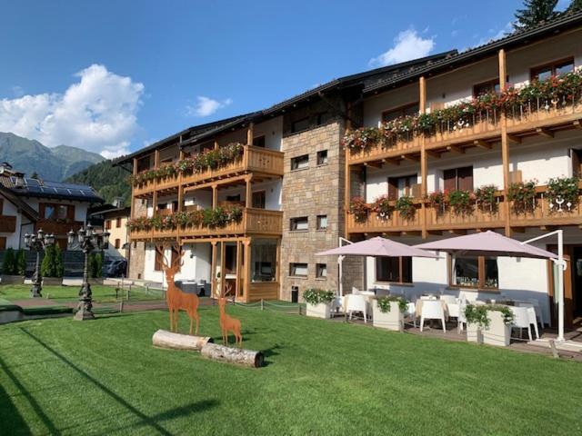 Olympic Regina Hotel Pinzolo Exterior photo