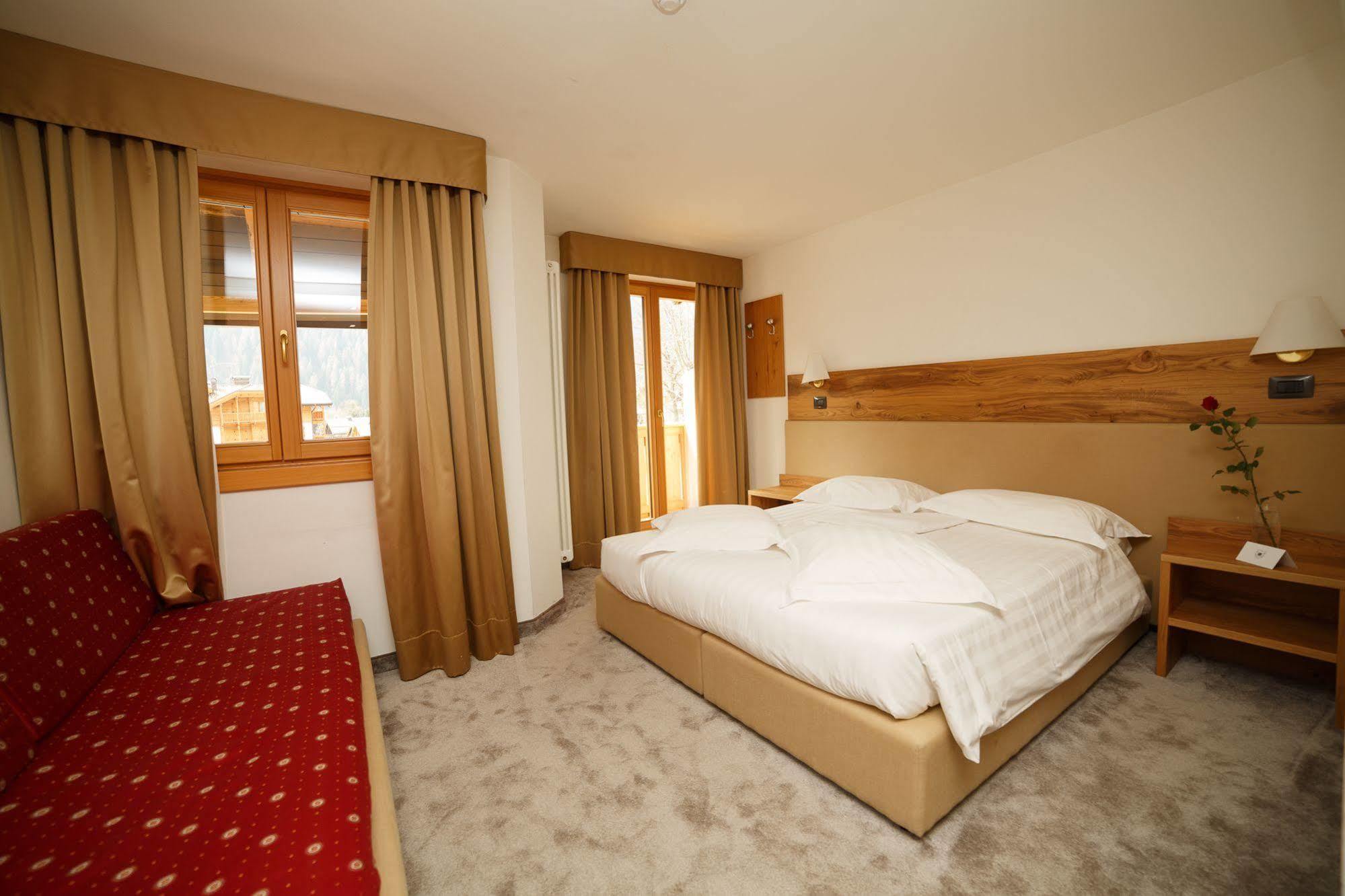 Olympic Regina Hotel Pinzolo Exterior photo
