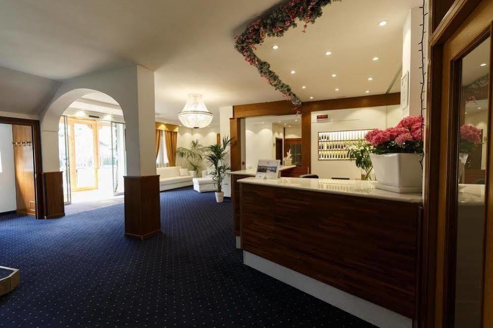 Olympic Regina Hotel Pinzolo Exterior photo