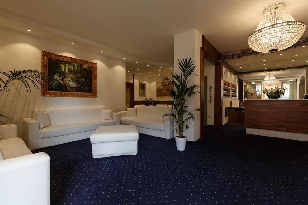 Olympic Regina Hotel Pinzolo Exterior photo