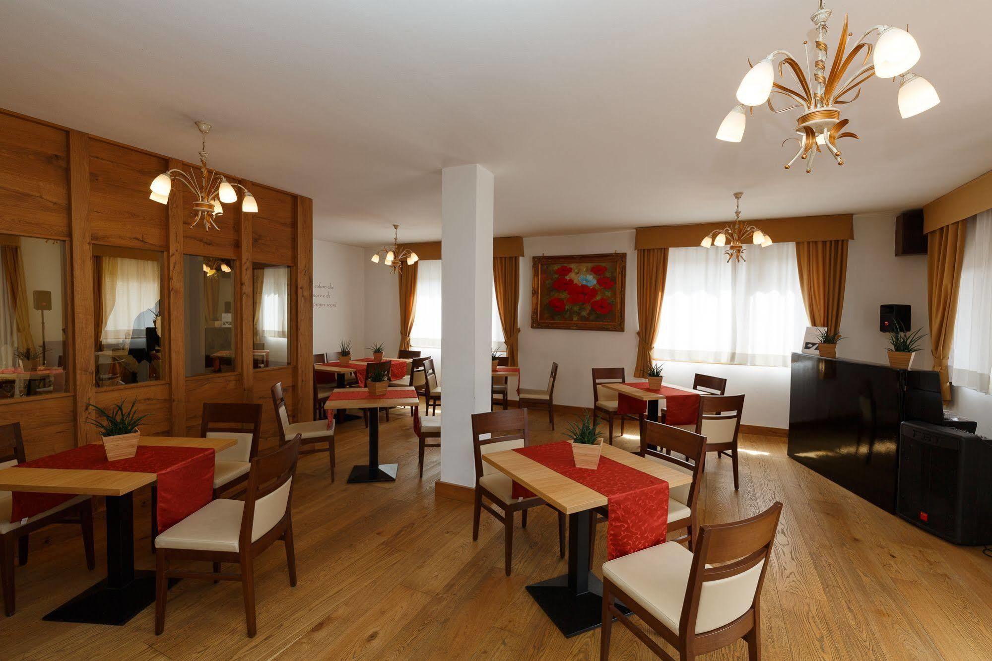 Olympic Regina Hotel Pinzolo Exterior photo